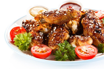 Grilled chicken wings and vegetables 