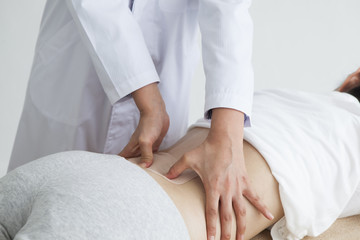 Fototapeta na wymiar Manipulative nurses have the treatment of low back pain