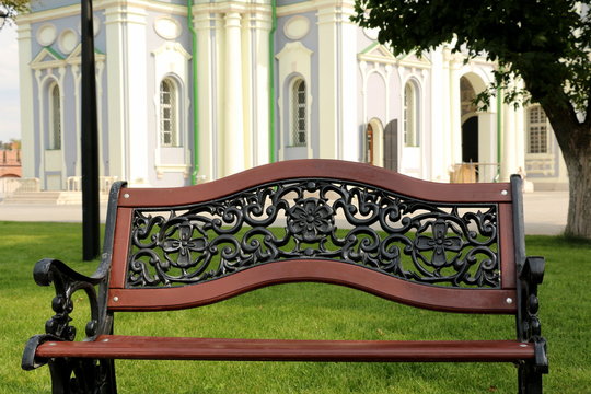 Резная скамейка в Тульском Кремле Carved bench in the Tula Kremlin