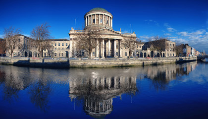 Obraz premium Cztery sądy w Dublinie