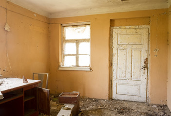 abandoned ruin house