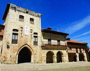 Fototapeta premium EDIFICIOS EN SANTILLANA DEL MAR