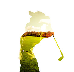 Fototapety  Podwójna ekspozycja młodej golfistki trzymającej klub w połączeniu z zielonym polem i niebem. Koncepcja gry w golfa.