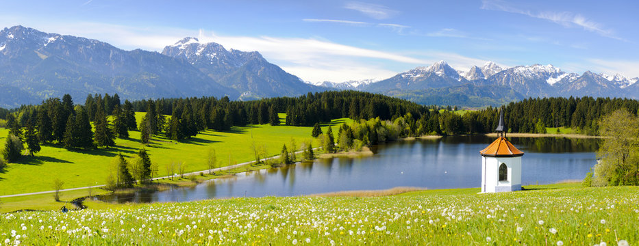 Panorama Landschaft in Bayern im Allg&auml;u bei F&uuml;ssen
