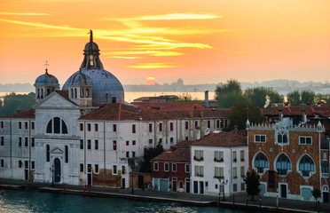 Fototapeta na wymiar Sunrise in Venice, Italy