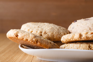 Obraz premium Oat cookies on wood table