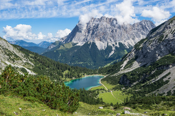 Zugspitze mit Bergsee