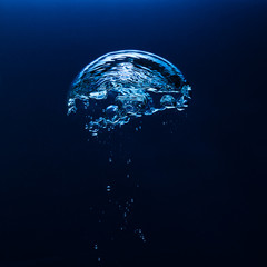 underwater bubble - 90649218