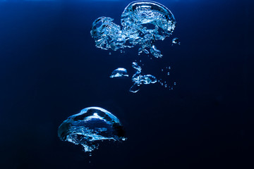 underwater bubble - 90649265