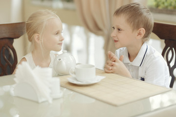 Obraz na płótnie Canvas boy and girl a dessert in cafe Love