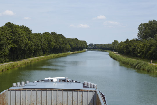 Bramsche (Deutschland) - Mittellandkanal mit Schiffsbug