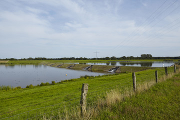 Alfhausen (Deutschland) - Staumauer des Alfsees