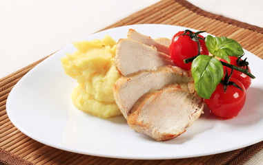 Sliced chicken breast and mashed potato