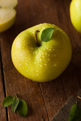 Raw Organic Golden Delicious Apples