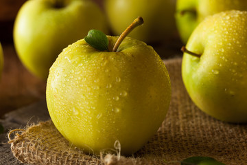 Raw Organic Golden Delicious Apples