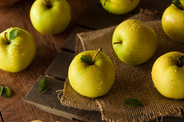 Raw Organic Golden Delicious Apples