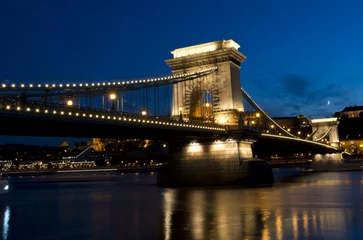 Fotobehang Kettingbrug Széchenyi-kettingbrug Boedapest Hongarije bij nacht