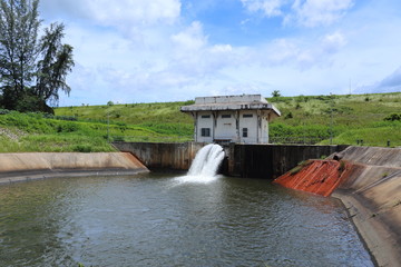 sluice dam