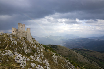 Fototapeta na wymiar Arcobaleno a Rocca Calascio