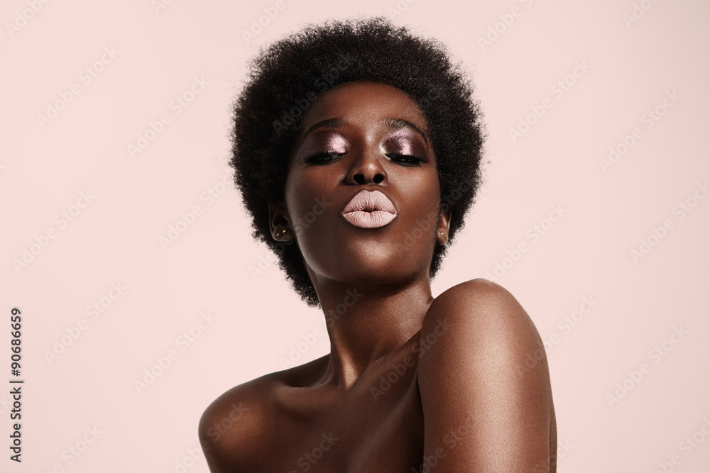 Wall mural black woman with a light pink lips sending kiss