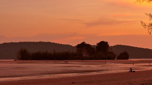 Sunrise at Nopparat Thara Beach,  Aonang, Ao Nang, Krabi, Thailand, Asien