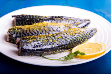 Seasoned mackerel with lemon, ready for grill