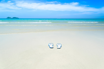 Fototapeta na wymiar summer shoes on the beach