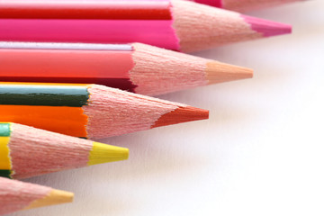 Obraz premium isolated coloured pencils bar on white background 