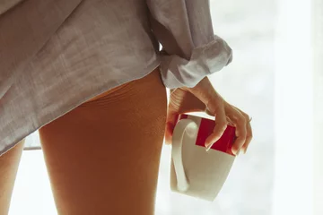 Foto auf Alu-Dibond girl with cup of morning coffee © carballo