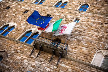 Fahnen an der Fassade des Palazzo Vecchio
