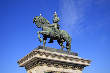 Fototapeta premium A equestrian statue representing the General Joan Prim in Barcelona, Spain