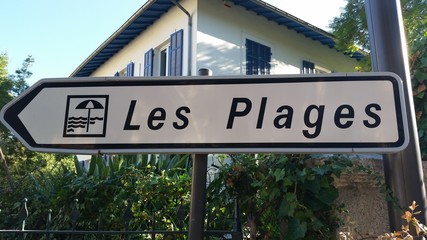 Les Plages panneau directionnel