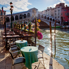 rialto bridge in Venice - 90719260
