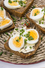 Healthy whole wheat sandwiches with eggs and chives