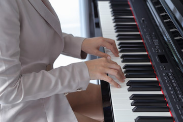 Fototapeta na wymiar hands of woman playing piano