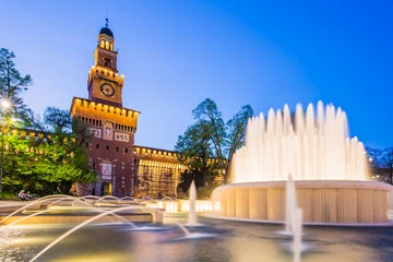 Türaufkleber Schloss Sforza in der Dämmerung in Mailand, Italien. © orpheus26