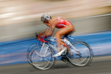 Very rapid bicycle, the speed makes it unsharp