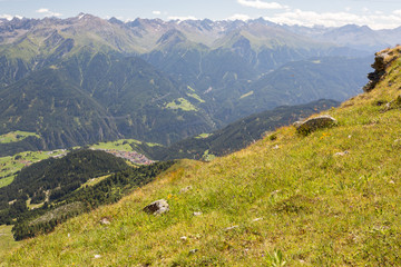 Panorama sur la vall&eacute;e