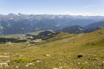 Fototapeta na wymiar Panorama sur la vallée