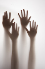 Obraz premium shadow of a hands behind transparent paper