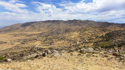Weg durch die Steinwüste