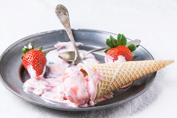 Strawberry ice cream