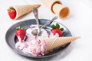 Strawberry ice cream