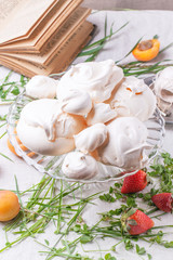 Meringue with apricot and strawberry