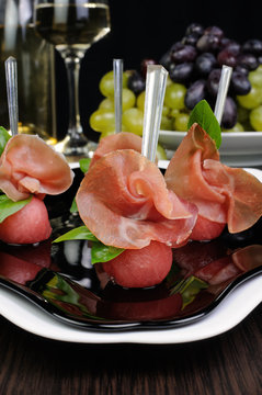 Canape of watermelon balls with gammon