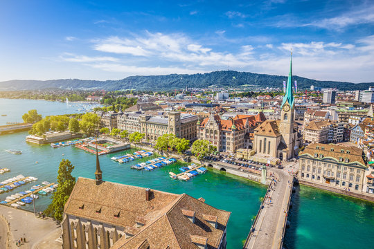 Historic Z&uuml;rich city center with river Limmat, Switzerland