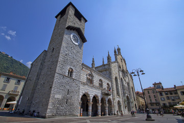Fototapeta premium Como Palazzo del Broletto e Duomo Santa Maria Assunta 
