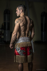 Pugile grintoso in attesa del combattimento