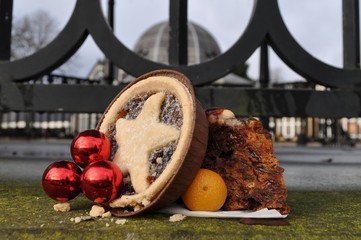 Mince pie and Christmas cake
