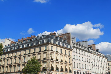 Fototapeta na wymiar Immeuble Parisien, France